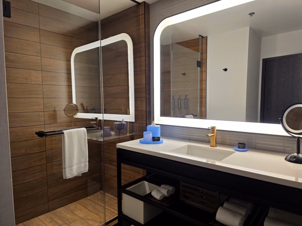 spa-like-shower-the-sable-navy-pier-near-shedd-aquarium
