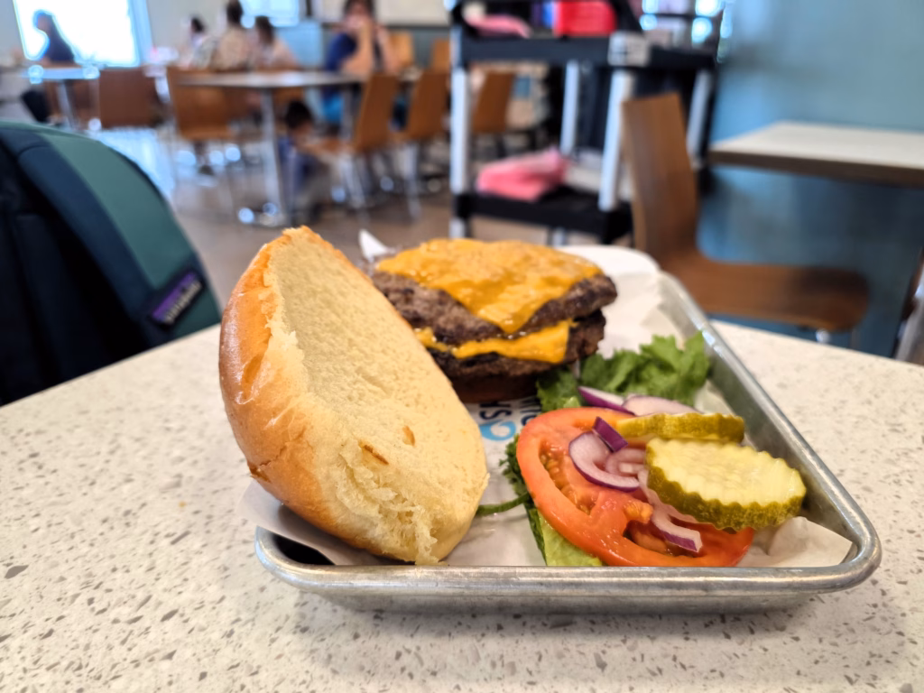 burger-shedd-aquarium-bubblenet-cafe