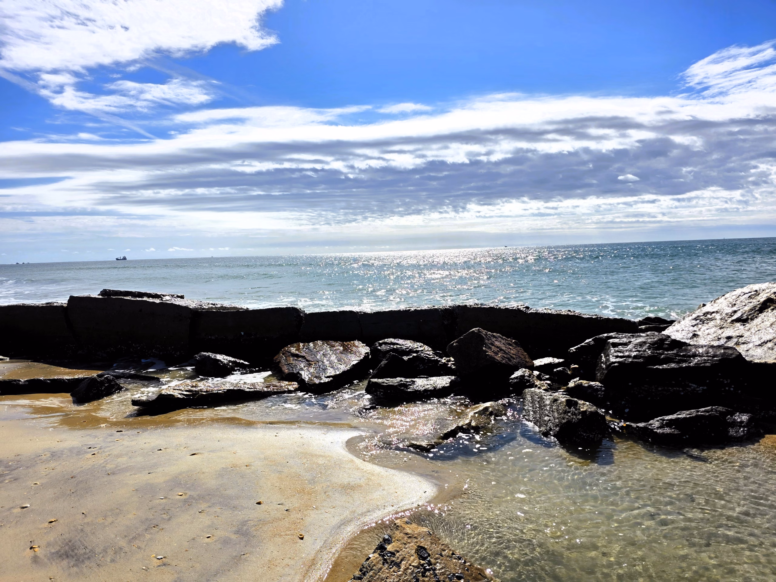 rocks-along-shore-at-shackleford-banks-nc