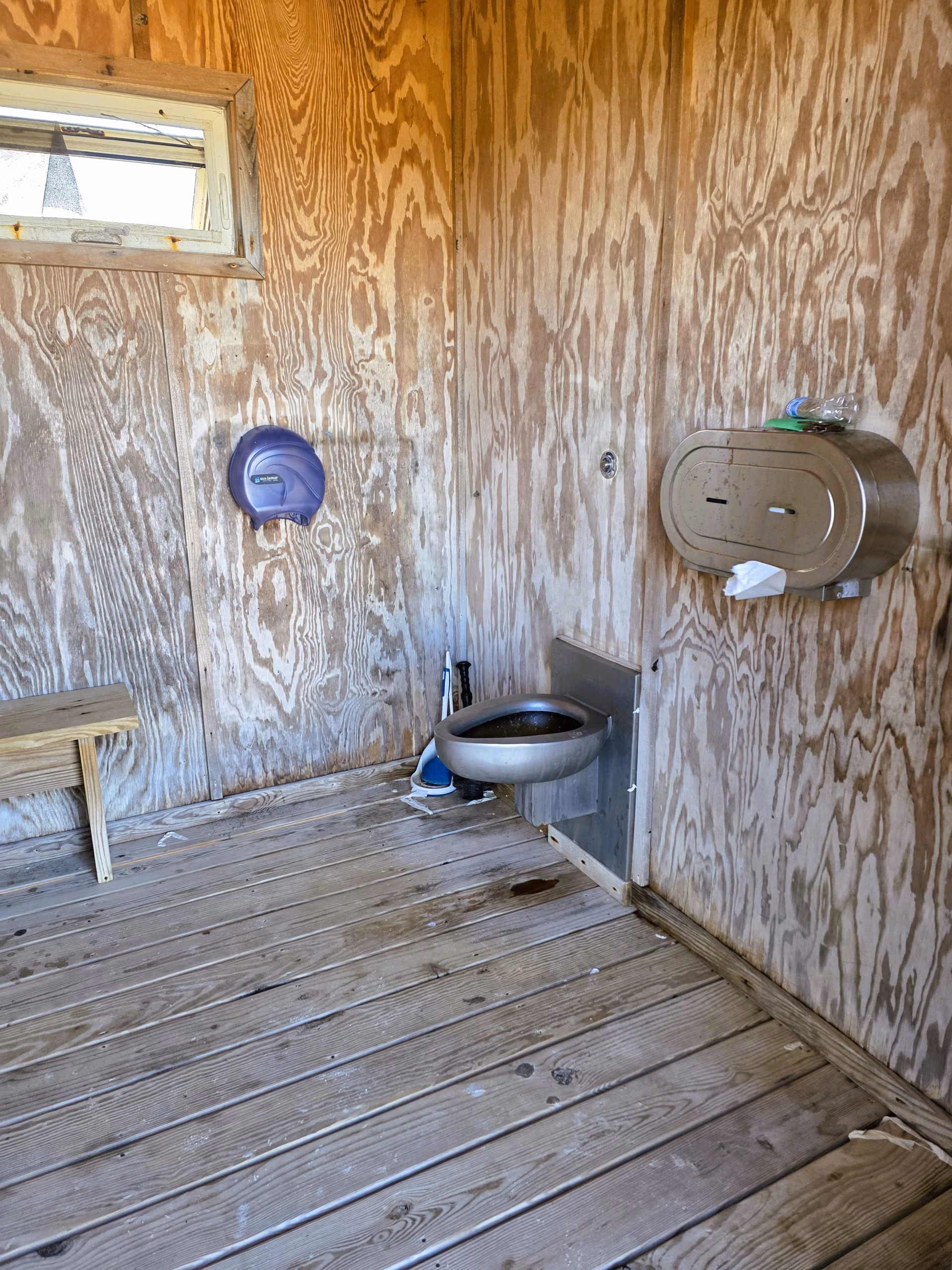 toilet-on-shackleford-banks-island
