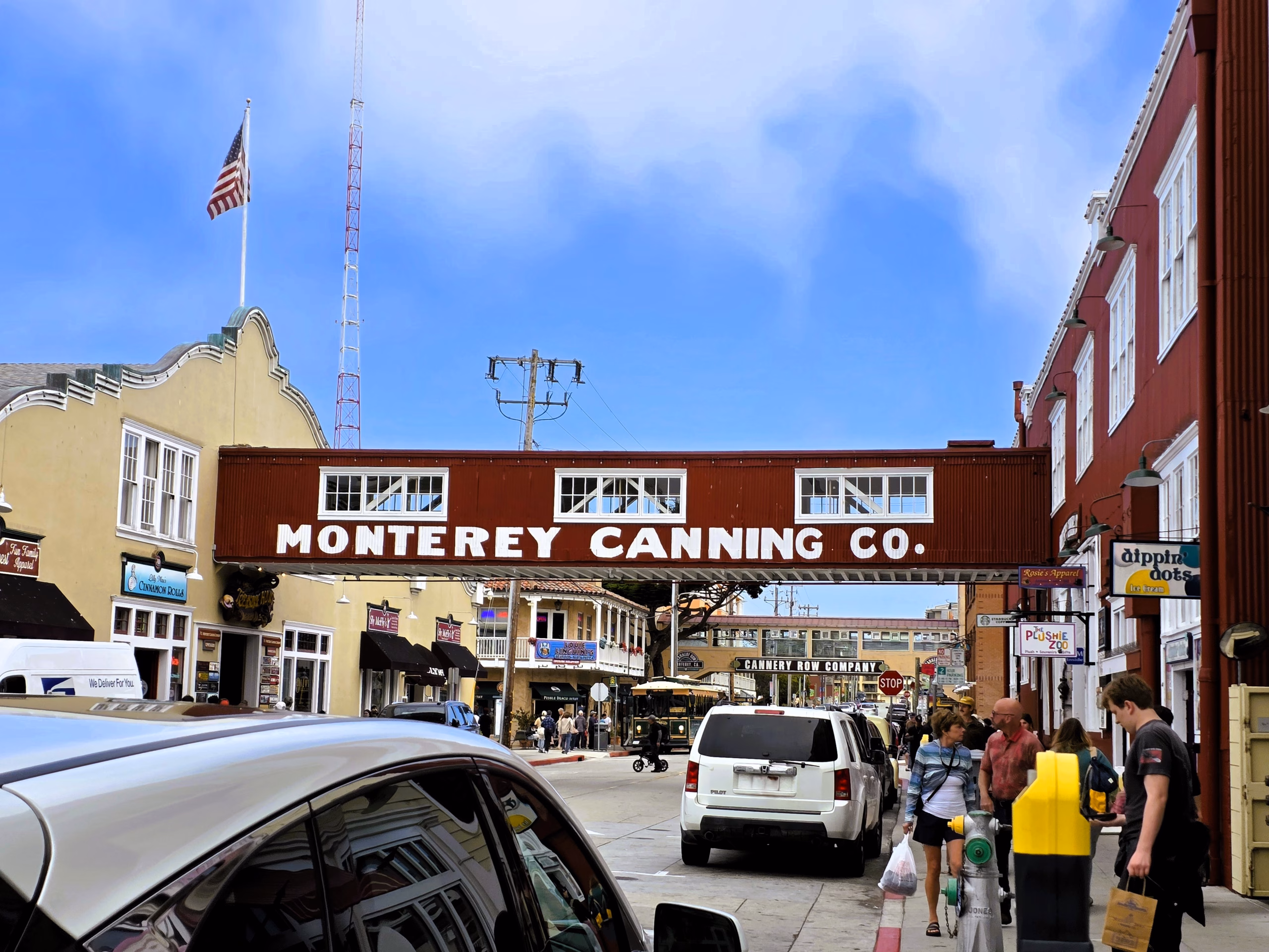 Cannery-row-shop-restaurants-near-monterey-bay-aquarium